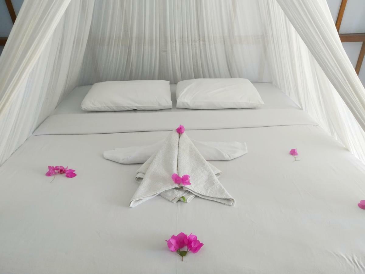 Sunset Beach Bungalow Gili Meno Luaran gambar