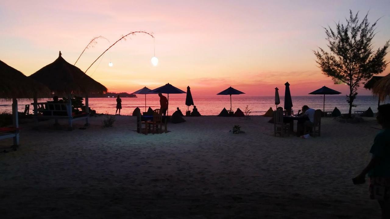 Sunset Beach Bungalow Gili Meno Luaran gambar