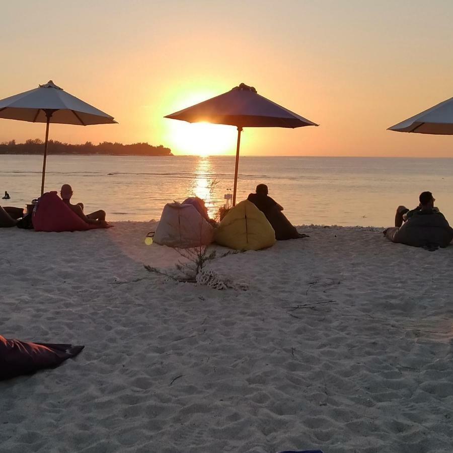 Sunset Beach Bungalow Gili Meno Luaran gambar