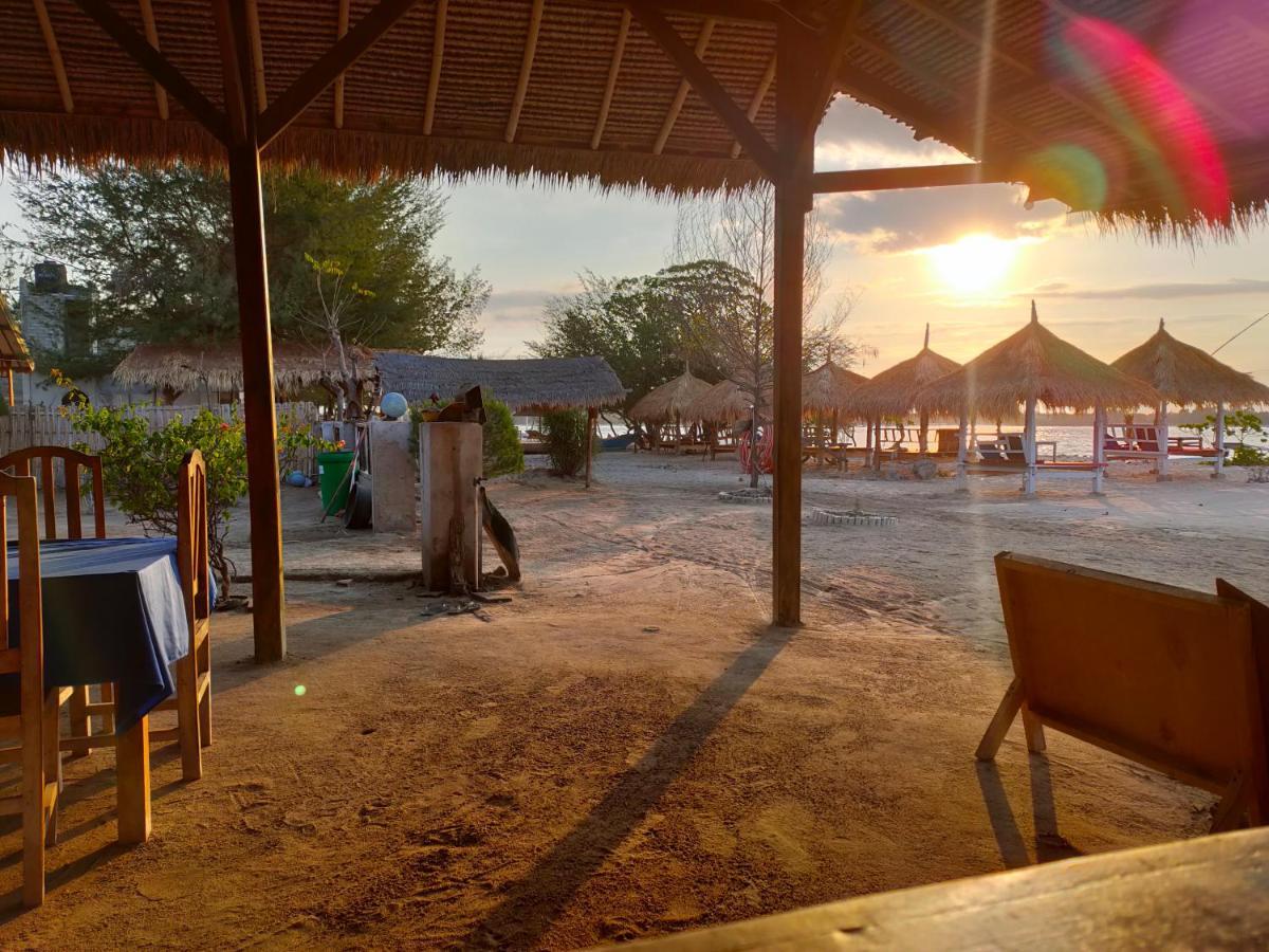 Sunset Beach Bungalow Gili Meno Luaran gambar